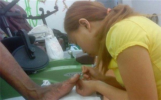 凤姐在美国靠什么生活现状如何 揭凤姐不回国的真正原因