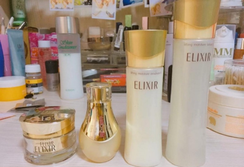 美白乳液哪个牌子好的图片(公认效果好的5款美白水乳)