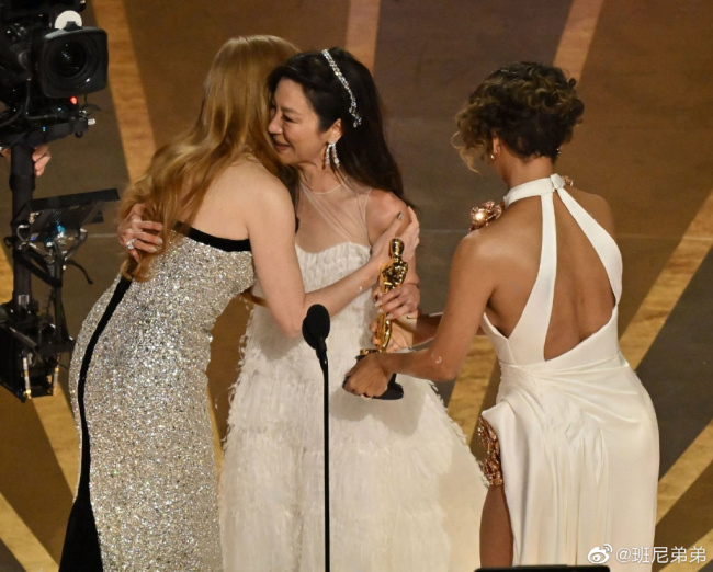 姐姐们都好美!奥斯卡三位影后同框