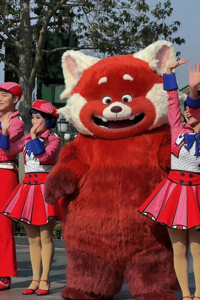 新朋友来啦!小熊猫美美上海迪士尼首发亮相