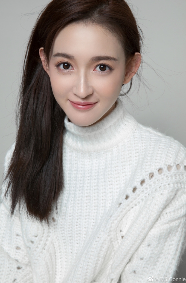 演员康宁超美艺术照组图(演员康宁个人资料) 演员康宁超美艺术照组图(演员康宁个人资料)