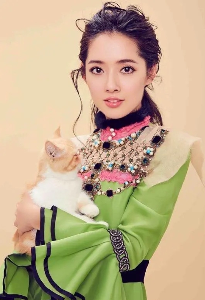 演员康宁超美艺术照组图(演员康宁个人资料) 演员康宁超美艺术照组图(演员康宁个人资料)