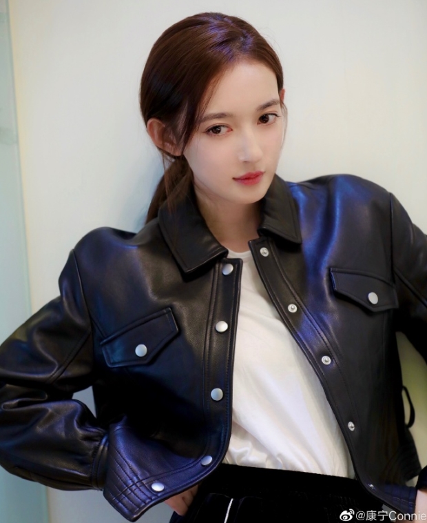 演员康宁超美艺术照组图(演员康宁个人资料) 演员康宁超美艺术照组图(演员康宁个人资料)