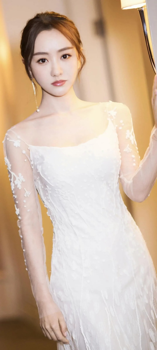 最懒的实力派演员:杨蓉的高清礼服写真合集