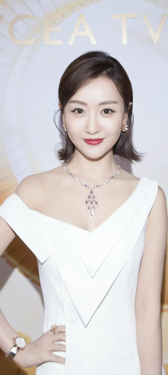 最懒的实力派演员:杨蓉的高清礼服写真合集