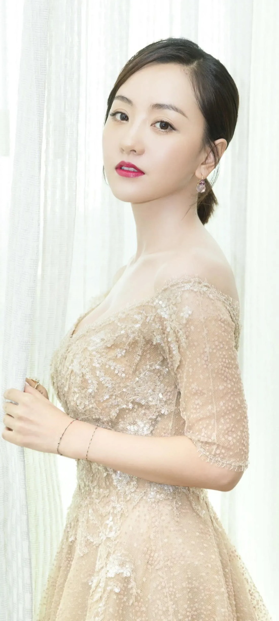 最懒的实力派演员:杨蓉的高清礼服写真合集