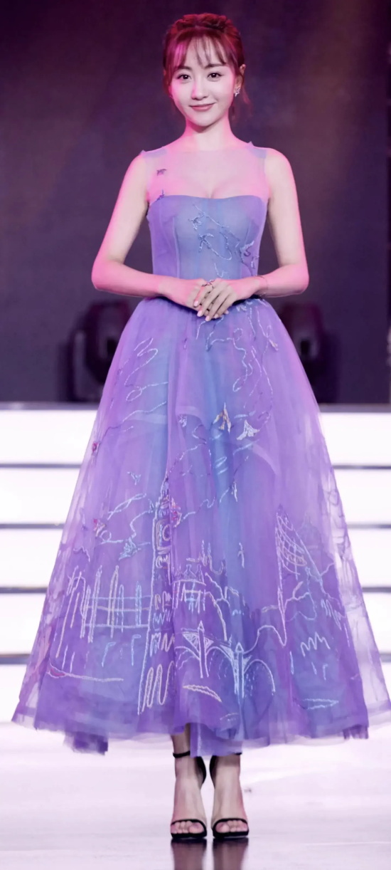 最懒的实力派演员:杨蓉的高清礼服写真合集