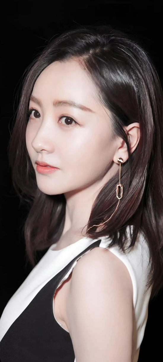 最懒的实力派演员:杨蓉的高清礼服写真合集