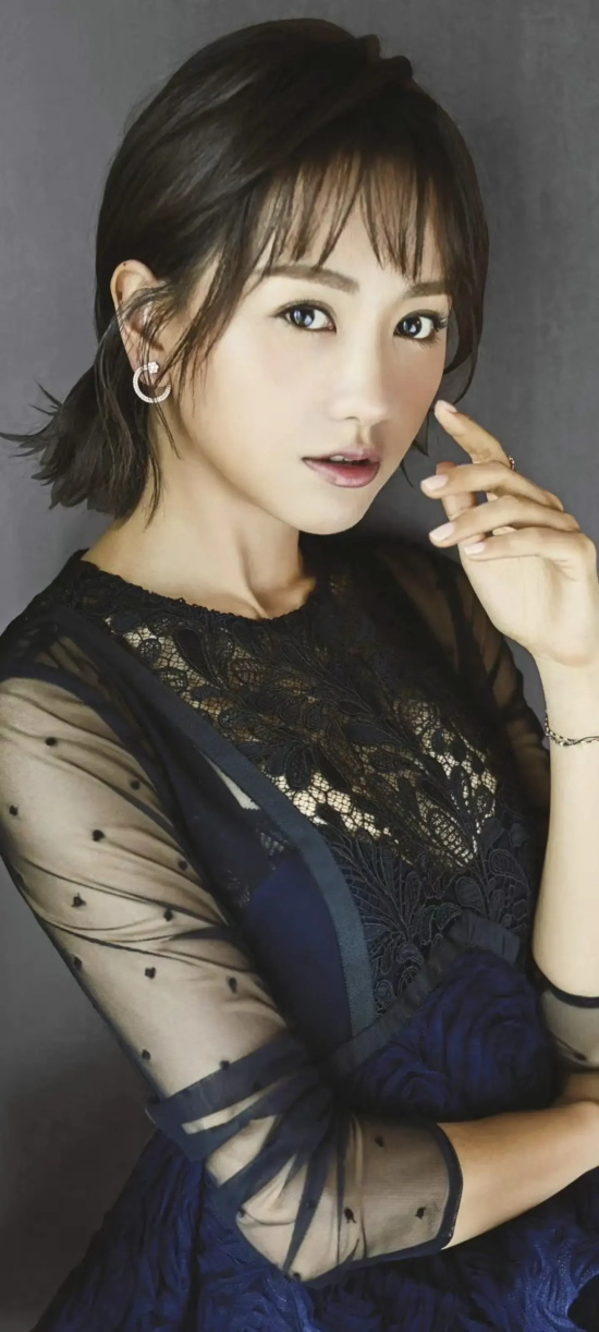 最懒的实力派演员:杨蓉的高清礼服写真合集