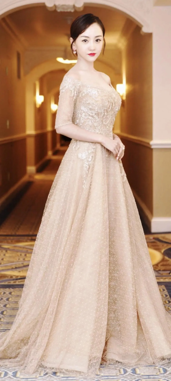 最懒的实力派演员:杨蓉的高清礼服写真合集