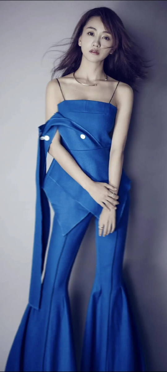 最懒的实力派演员:杨蓉的高清礼服写真合集