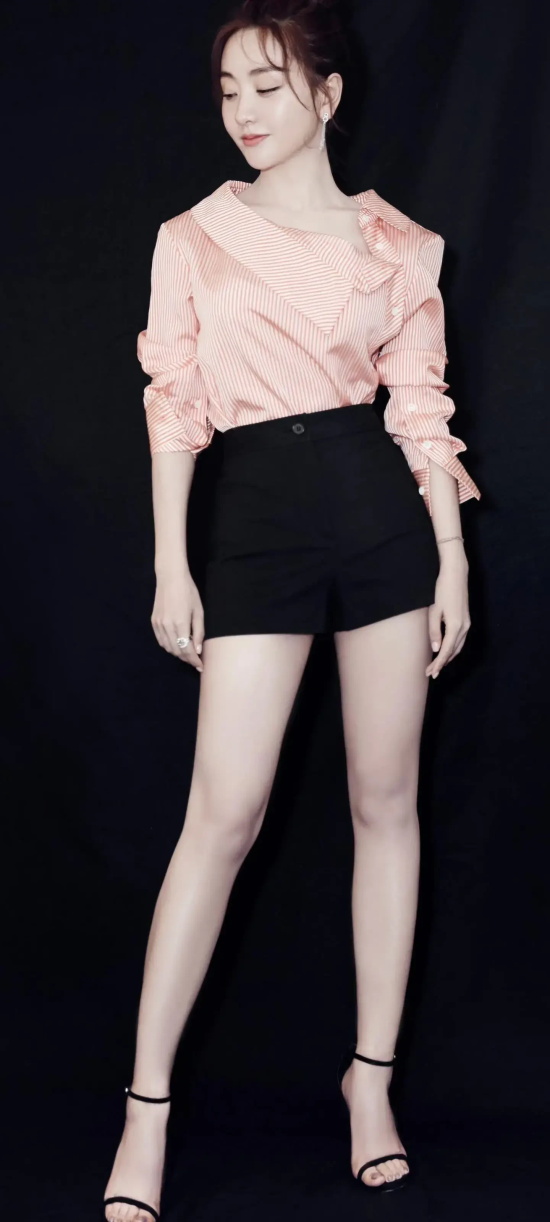 最懒的实力派演员:杨蓉的高清礼服写真合集