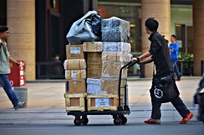 ​顺丰小哥被打王卫为员工出头结果，打顺丰快递事件后续