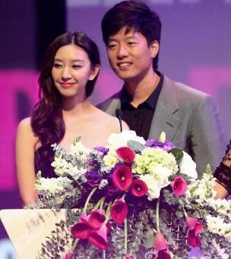 39岁凌潇肃妻子,是熟悉的她,难怪和姚晨离婚