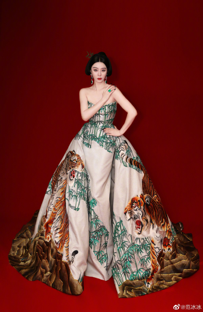 漂亮!范冰冰大晒“猛虎出山”怼脸拍