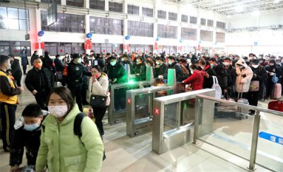 ​湖北麻城首开至东莞“点对点”务工列车